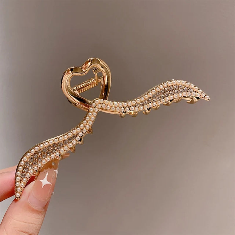 Chic Pearl Heart Hair Claw